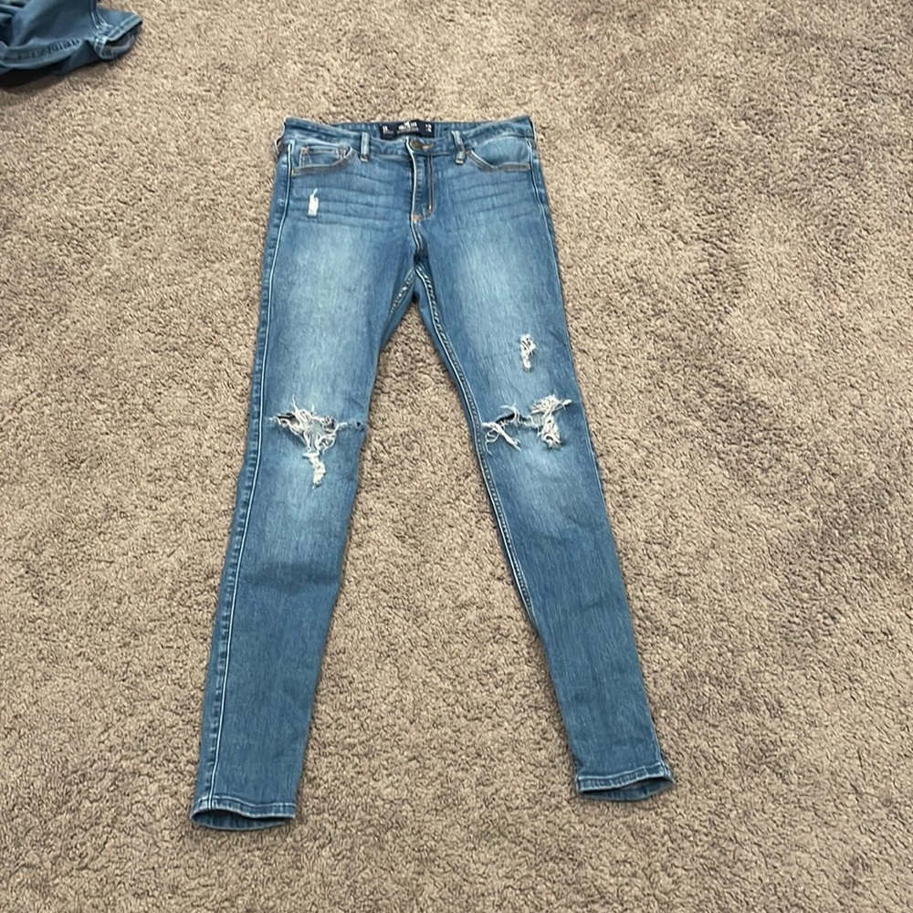 Blue ripped skinny jeans